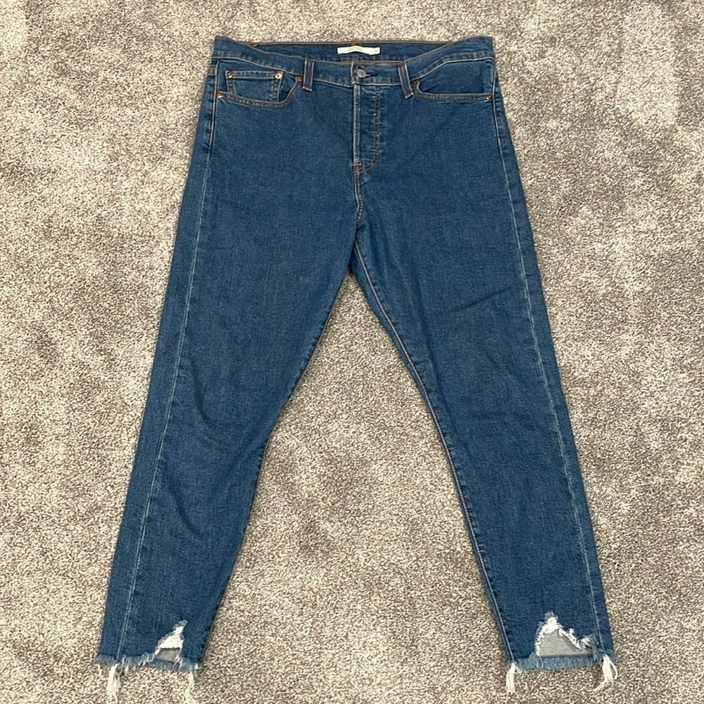 EC Levi's Wedgie Skinny Medium Wash Jeans - Size 32